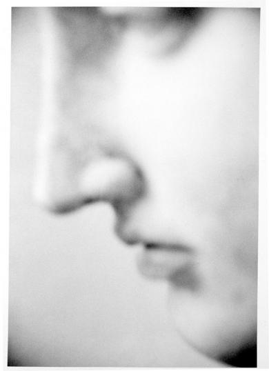 Main image of the artwork Perfil Femenino (Roma, Noviembre 1988)