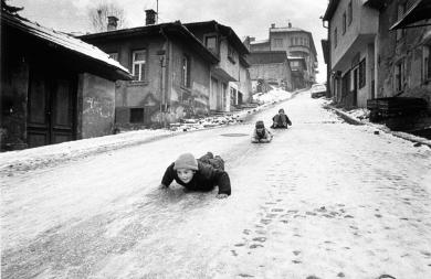 Main image of the artwork Jugando a trineos en la pendiente