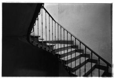 Imagen principal de la obra La escalera de encomienda