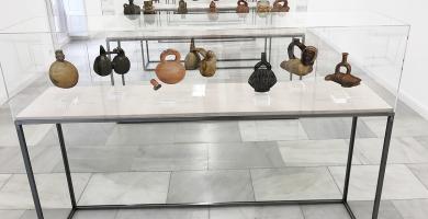 Main image of the artwork Vitrina V (Cholo,/mestizo/igualado)