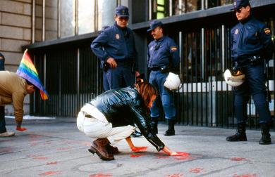 Main image of the artwork El ministerio tiene las manos manchadas de sangre