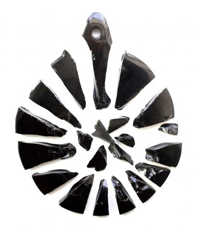 Main image of the artwork Espejo de obsidiana fabricado según las proporciones del espejo atribuido a John Dee.