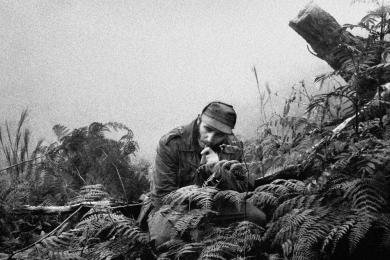 Main image of the artwork Fidel Castro se fuma un puro el día del combate en Pino del Agua