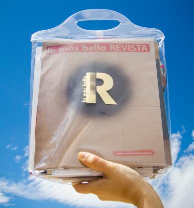 Main image of the artwork La Más Bella. REVISTA