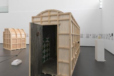 Main image of the artwork Tesauro: Barracão (reconstrucción de la Cheka del convento de Santa Úrsula en Valencia, 1937-1939)